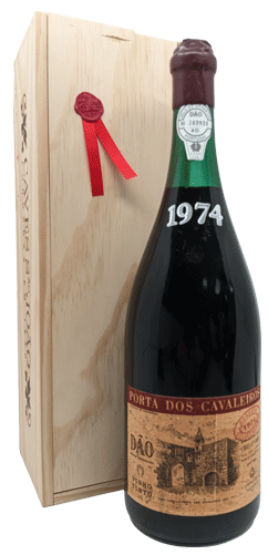 Porta Cavaleiros Reserva Red Magnum 1974 - Caves São João