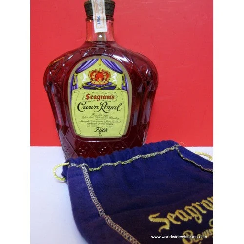Crown Royal Fine de Luxe 1966 Canadian Whisky - Whiskey